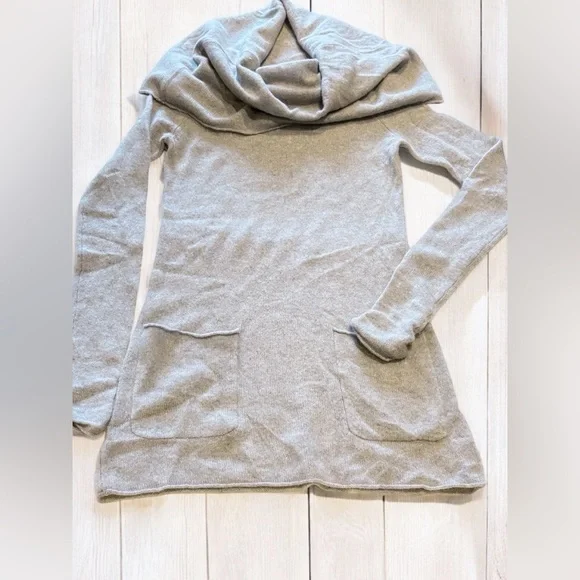 100% Cashmere Cowl Neck Tunic Sweater Gray Long Sleeve Pockets Qi Saks 5th Av XS - Picture 1 of 10